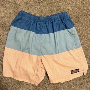 Vineyard Vines men’s medium bathing suit
